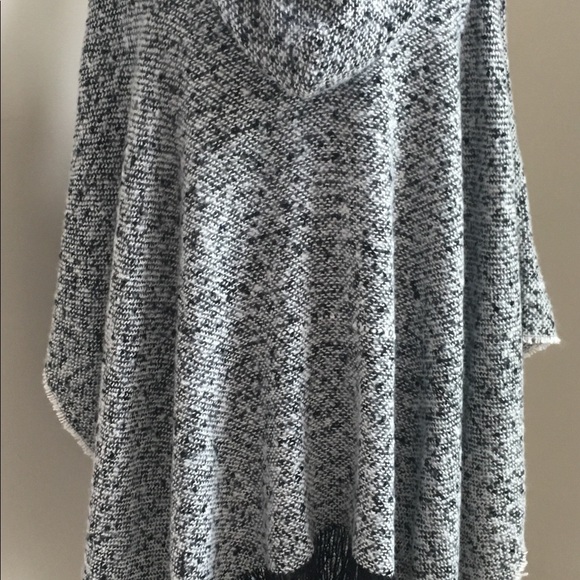 🔥BNWOT🔥💯Acrylic Cashmere Feel Poncho - Picture 4 of 5